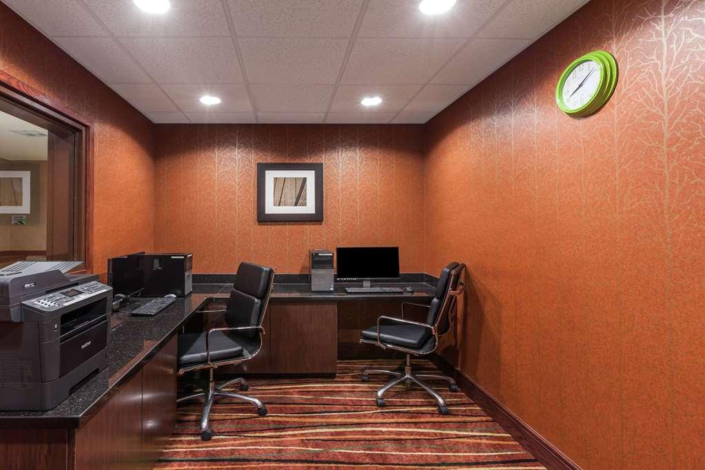 La Quinta Inn & Suites By Wyndham Tulsa Midtown Facilities photo