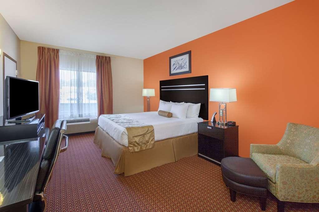 La Quinta Inn & Suites By Wyndham Tulsa Midtown Room photo