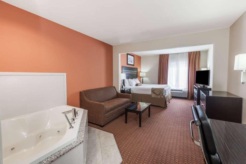 La Quinta Inn & Suites By Wyndham Tulsa Midtown Room photo